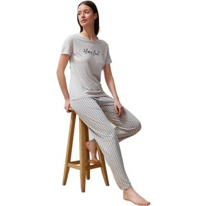 Trendyol Grijze Gestreepte Gebreide Pyjamaset Met Mottoprint Thmss24Pt00251