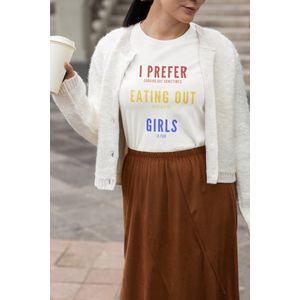 Shirt - I prefer eating out girls - Wurban Wear | Grappig shirt | Leuk cadeau | Unisex tshirt | Moederdag | Meme shirt | Dirty shirt | Wit
