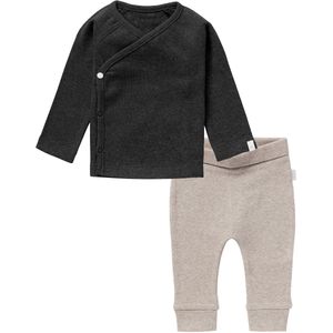 Noppies - Kledingset - 2delig - Broek Naura Taupe - Overslagshirt Nanyuki Dark Grey - Maat 68