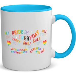 Akyol - lgbtq cadeau - koffiemok - theemok - blauw - Lgbt - queer - pride month - lgbtq vlag - gay pride - koffiemok met tekst - opdruk - leuke pride spullen - verjaardag - cadeau - gift - 350 ML inhoud