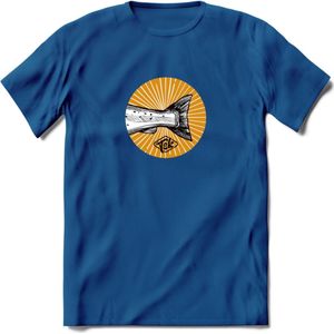 Fishing Tail - Vissen T-Shirt | Grappig Verjaardag Vis Hobby Cadeau Shirt | Dames - Heren - Unisex | Tshirt Hengelsport Kleding Kado - Donker Blauw - M