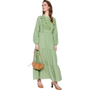 Trendyol Witte Geborduurde Geweven Jurk Met Ruches Tctss22Eb0004