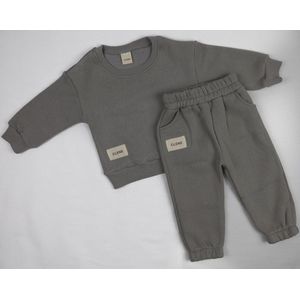 Tracksuit Cloudy - grijs - set - Trainingspak kinderen - Maat 6-7 jaar - sportief - Unisex - meisjes - jongens - Minimalistisch