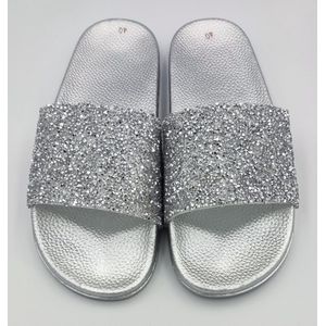 Dames rubberen slippers met siersteentjes - zilverkleurig instap sloffen - ideaal voor thuis of als strand/bad slipper - goede grip - maat 36