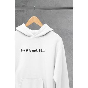 Hoodie - 9 + 9 is ook 18 - Wurban Wear | Grappige hoodie | Leuk cadeau | Unisex hoodie | meme | Meme kleding | Viespeuk | Grappige kleding | Grappige trui | Dubbelzinnige kleding | Wit