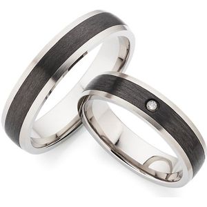 Ringen van titanium met de middenlijn in carbon