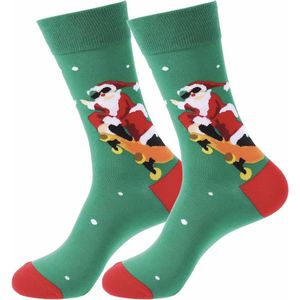 SilverAndCoco® - Rebelse Kerstsokken / Gekke Foute Vrolijke Happy Kerst Sokken Kerstman / Leuke Grappige Dikke Warme Huissokken Kerstmis Dames Heren Kerstcadeau pakket / Wintersokken Kleding Socks Sinterklaas Schoen Cadeautje - Kerstman op Skateboard
