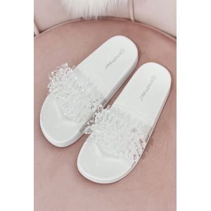 Witte slippers met doorzichtige studs - maat 39