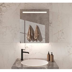 Aluminium badkamer spiegelkast met LED verlichting, verwarming, sensor en stopcontact 60×70 cm