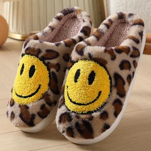 Smiley sloffen - pantoffels - sloffen - dames en heren sloffen - kindersloffen - panterprint - maat 36/37
