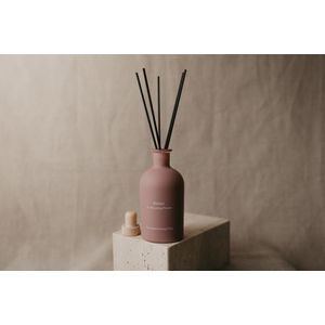 Six Senses - Geurstokjes Venus - Bloemig & Licht Zoet Ylang Ylang - Geurtijd van 5 maanden - 200ML - Handgemaakt in Nederland