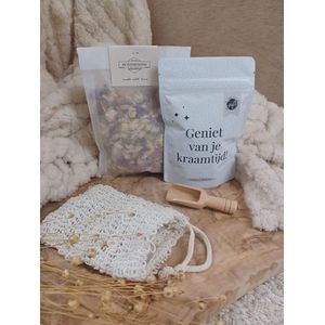 Voeten-Badzout-Himalaya-Zout-Zouten-Gedroogde-Bloemen-Droogbloemen-Jasmijn-Rozenblaadjes-Goudsbloem-Sisal-Zakje-Zeepzakje-Zeep-Schima-Houten-Doseerschepje-Geniet van je kraamtijd-Kraamtijd-Geboorte-Zwangerschapsverlof-Cadeau-Giftset-Muthave-Mini Spa