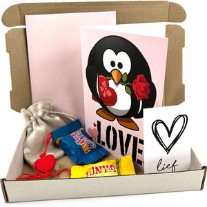 Brievenbus Cadeau Love met linnen zakje, gelukspoppetje hartje, minikaartje Lief en mini Tony's Chocolony