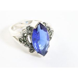 Zware zilveren ring met blauwe saffier en marcasiet - maat 17