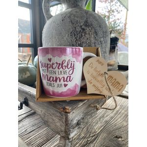 Mok met de tekst; 'Superblij met een lieve mama als jij!'. - inclusief houten hartje veel liefs - moederdag cadeautje - mama