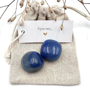 Zakje Fijne reis! - Dumortieriet trommel -edelsteen-reizen-geluksbrenger-klein cadeau-geschenk voor haar/hem-vriendschap-geschenkzakje-gift