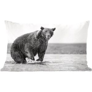 Sierkussens - Kussen - Een grizzly beer probeert vissen te vangen - zwart-wit - 50x30 cm - Kussen van katoen