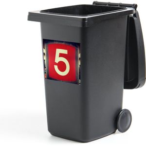 Container sticker Cijfer 5 - Het getal 5 op een rode ondergrond Klikosticker - 40x40 cm - kliko sticker - weerbestendige containersticker