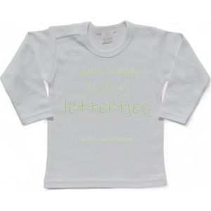 Shirt Aankondiging zwangerschap ""Lees altijd de kleine lettertjes (ik word grote broer)"" | lange mouw | Wit/sage green (saliegroen) | maat 98 zwangerschap aankondiging bekendmaking Baby big bro brother
