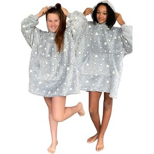 Hoodie deken kind - Fleece kinder poncho - plaid met mouwen en capuchon voor kinderen - oversized hoodie kind - fleece deken met mouwen – hoodie blanket - TV deken – zacht & warm - glow in the dark - 134 t/m 164 - Badrock