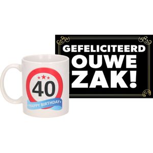 Verjaardag cadeau mok/beker 40 jaar print 300 ml + A5-size wenskaart ouwe zak