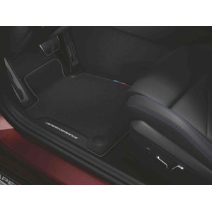 M Performance Velours Automatten Set – BMW 5 Serie & M5 (G60, G61, G90, G99) – Vierdelig – Slijtvaste OEM-pasvorm – Zwart – Links Gestuurd