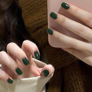24 stuks kunstnagels voor Kerstmis - Groene korte vierkante nagels - Herbruikbaar en zelfklevend - Voor vrouwen - Manicure set