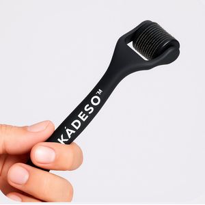 KÁDESO Dermaroller 1.5mm Titanium Naalden - Perfect Voor Mannelijk Haaruitval