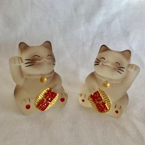 Geluksbrenger Japanse gelukskat-Het geluks katje ""maneki neko."" set van 2 stuks 3.8x3.8x4.8cm resin handgeschilderde bruine kleur katten.