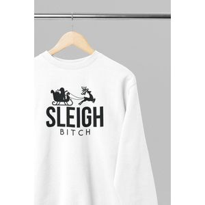 Foute kersttrui - Sleigh bitch - Wurban Wear | 18+ | Grappige sweater | Leuk cadeau | Unisex sweater | Oversized sweater | Kersttrui heren | Foute kerstkleding | Kerst sweater | Kerst diner | Kersttrui dames | Foute kersttruiendag 2025 | Wit