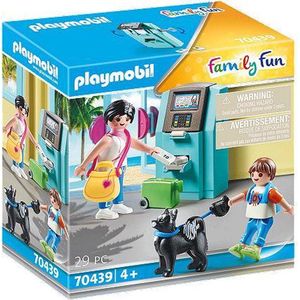 PLAYMOBIL Family Fun Vakantiegangers met geldautomaat - 70439