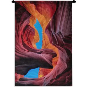Wandkleed Antelope Canyon - Blauwe lucht boven de kloof van Antelope Canyon Wandkleed katoen 120x180 cm - Wandtapijt met foto XXL / Groot formaat!
