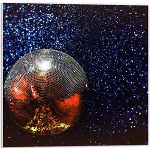 PVC Schuimplaat - Glinsterende Discobal in Donkere Ruimte - 50x50 cm Foto op PVC Schuimplaat (Met Ophangsysteem)
