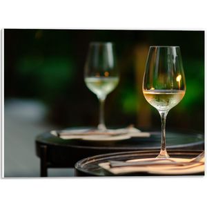 PVC Schuimplaat - Twee Glazen Wijn op Tafel van Terras - 40x30 cm Foto op PVC Schuimplaat (Met Ophangsysteem)