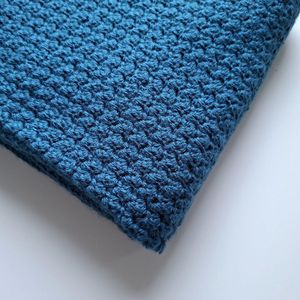 Babydeken gehaakt - babydeken - donkerblauw - Kraamcadeau - wiegdeken - 100x70cm - Unisex - babydeken voor kinderwagen - Babyshower kado - Cadeau - Babydeken