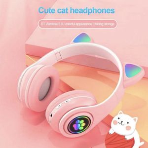 Kinderkoptelefoon met verlichting - Headset Poes met Verlichting - Cat Headphone - Wireless over Ear -Kinder koptelefoon - Kind & Volwassenen - Draadloze - Draadloos - Over Ear- Bleutooth - LED Verlichting - Roze - Katten Oortjes - Opvouwbaar -