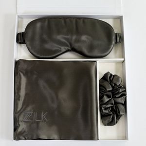 100% Zijden Slaapkit, 25 Momme 6A l Zijden Kussensloop, Slaapmasker en Scrunchie van Moerbeizijde l hypoallergeen, anti rimpel en anti pluis l Rits sluiting l Pillowcase 60x70 l Houtskoolgrijs