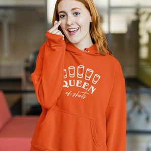 Oranje Koningsdag Hoodie Queen Of Shots - Maat XL - Uniseks Pasvorm - Oranje Feestkleding