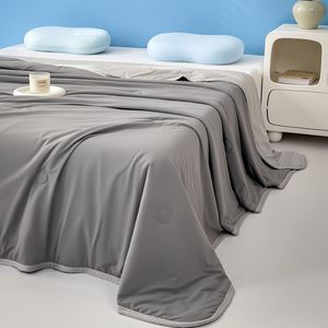 Qelus Dubbelzijdig Koeldeken 200x230cm - Verkoelende Fiber Zomerdeken voor Bed & Bank - Superzacht Ademend Textiel - Verkoelende Deken - Grijs