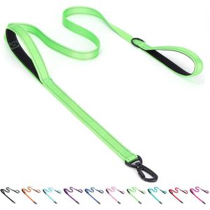 Reflecterende nylon hondenriem met twee handvatten - zwaar belastbaar en gewatteerd voor nachtveiligheidstraining