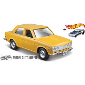 1971 Datsun 510 (Geel) (20 cm) 1/24 Maisto + Hot Wheels Miniatuurauto + 3 Unieke Auto Stickers! - Model auto - Schaalmodel - Modelauto - Miniatuur autos - Speelgoed voor kinderen