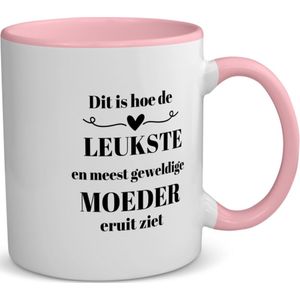 Akyol - dit is hoe de leukste en meest geweldigste moeder eruit ziet koffiemok - theemok - roze - Mama - meest leukste moeder - moeder cadeautjes - moederdag - verjaardag - geschenk - kado - moeder artikelen - 350 ML inhoud