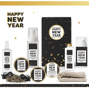 Geschenkset ""Happy New Year"" 8 Producten - 680 gram | Luxe cadeauset voor haar - Bamboe & Aloë Vera wellness set - Giftset gelukkig nieuwjaar vrouw - Nieuw Jaar - 2024 - Eindejaar geschenk - Pakket fijne Jaarwisseling - Oud & Nieuw cadeau