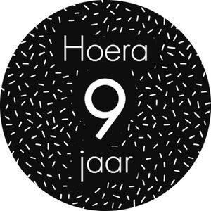 Sluitsticker Sticker – Hoera 9 jaar – Zwart – Wit – Confetti | Envelop - Traktatiezakje | Envelop sticker | Cadeau – Gift – Cadeauzakje – Traktatie – Kadozakje | Chique inpakken | Verjaardag – Feest – Birthday | 1-12 jaar |