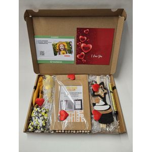 Foto Pret Pakket - I Love You met fotocadeaubon, mystery card met persoonlijke (video)boodschap en vele foto-feestartikelen | Verjaardag | Jubileum | Zomaar