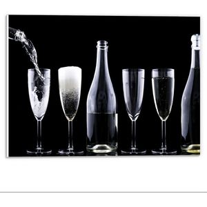 Forex - Champagne Glazen en Flessen op Zwarte Achtergrond  - 40x30cm Foto op Forex