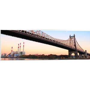 PVC Schuimplaat- Roosevelt Island Hefbrug in New York City op Zonnige Dag - 90x30 cm Foto op PVC Schuimplaat