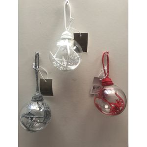 Set van drie doorzichtige glazen kerstballen gevuld