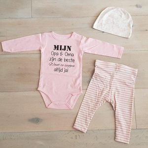 Baby Meisjes Setje 3-delig  newborn | maat 50-56 | roze mutsje beertje roze broekje streep en roze romper lange mouw met tekst zwart mijn opa en oma zijn de beste want ze zeggen altijd ja  | Bodysuit | verjaardag moederdag cadeau