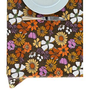 BINK Bedding Tafelkleed - Tafelzeil Flower Power - Acryl gecoat Katoen 200 x 145 cm - afneembaar - wasbaar - feest - feestdecoratie - kinderfeestje - verjaardag - buiten eten - bloemen - bruin - oranje - lila - wit - groen